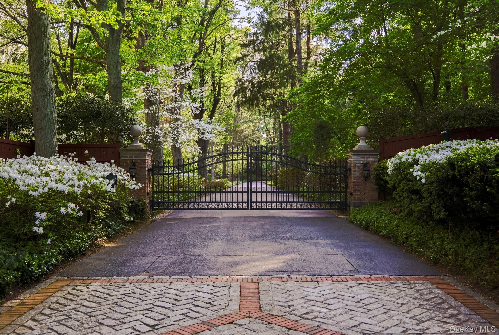 1 Applewood Estate