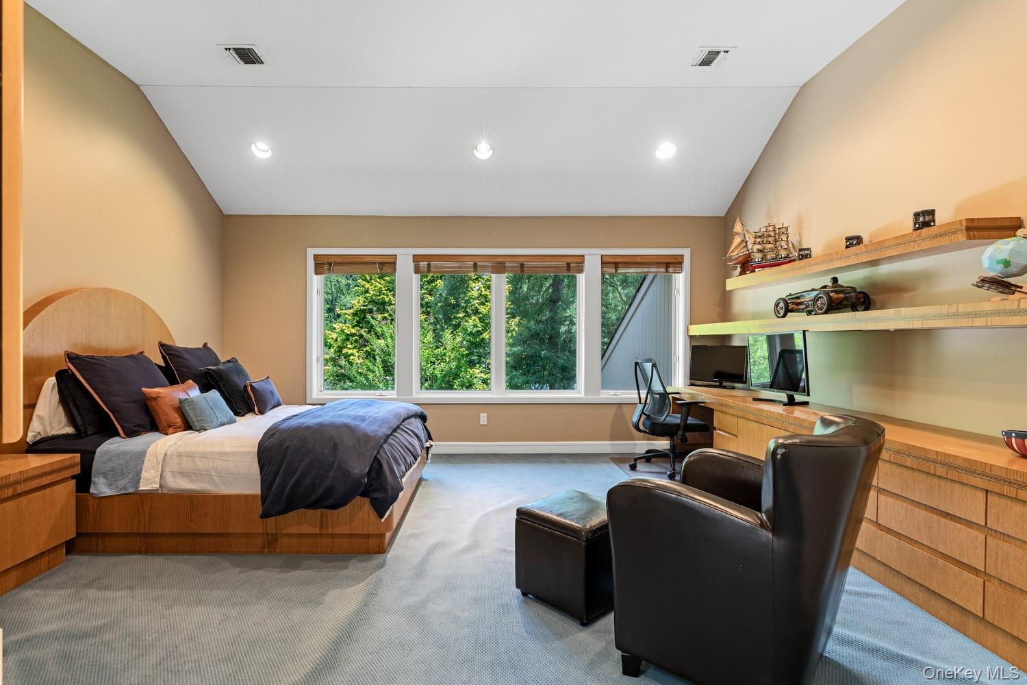 5 Coachmans Court