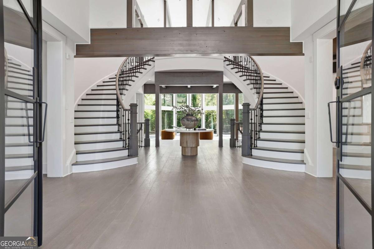 2883 W Roxboro Road NE