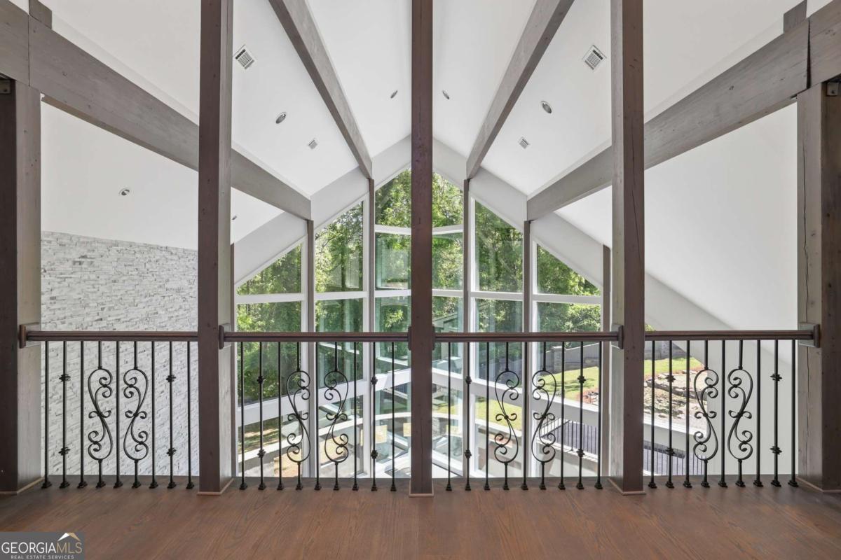 2883 W Roxboro Road NE