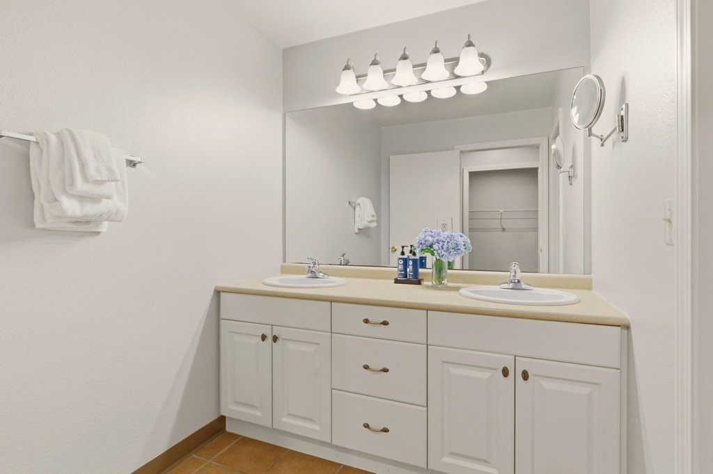 150 Bay View Drive 1