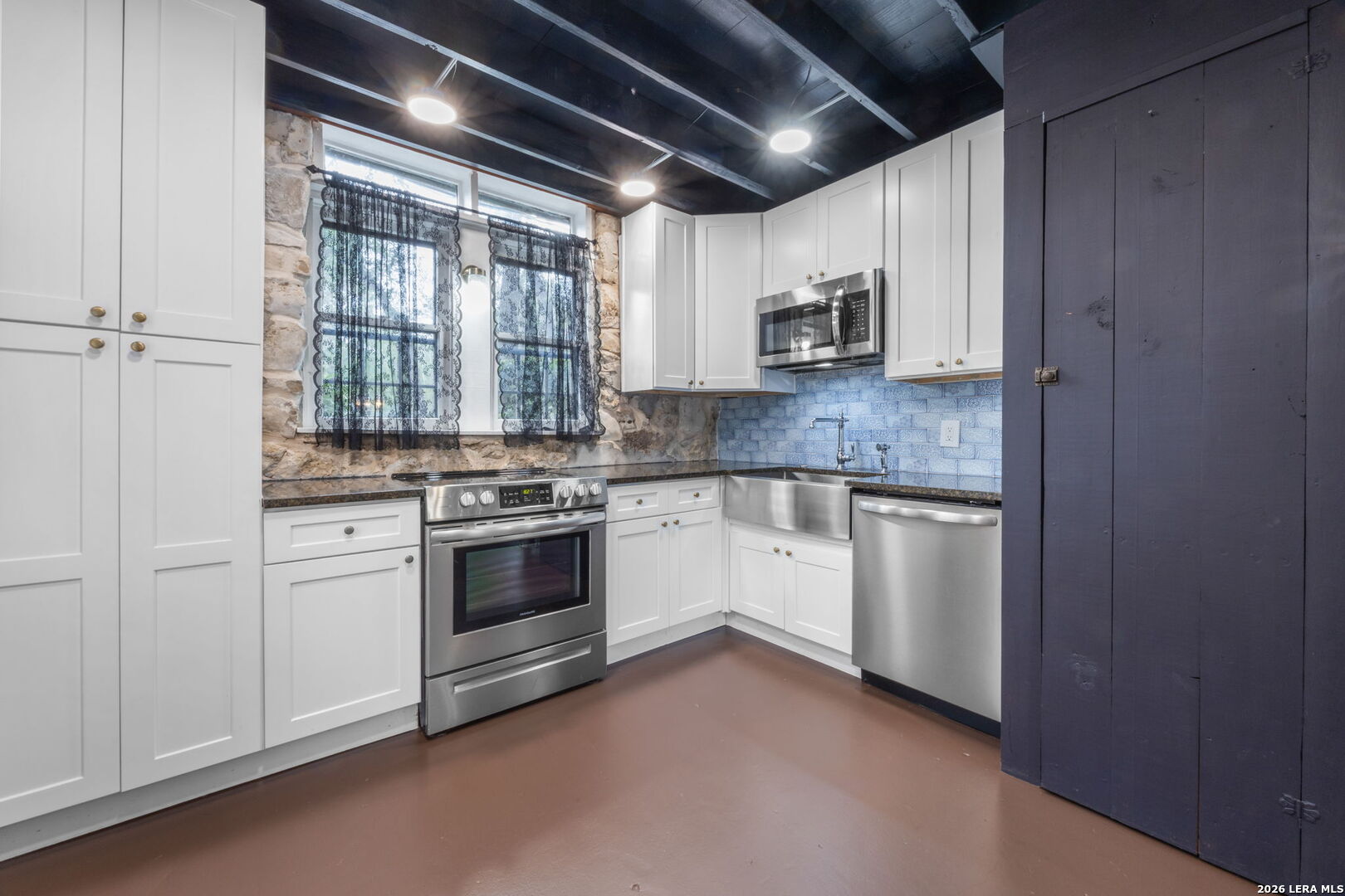 232 Meadowbrook Dr
