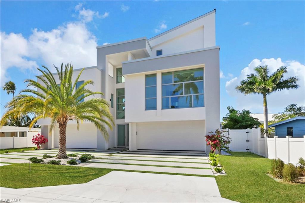 1798 | A Holiday Lane Residence