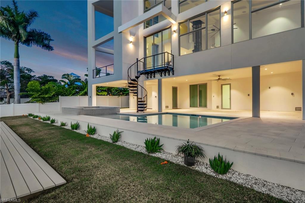 1798 | A Holiday Lane Residence