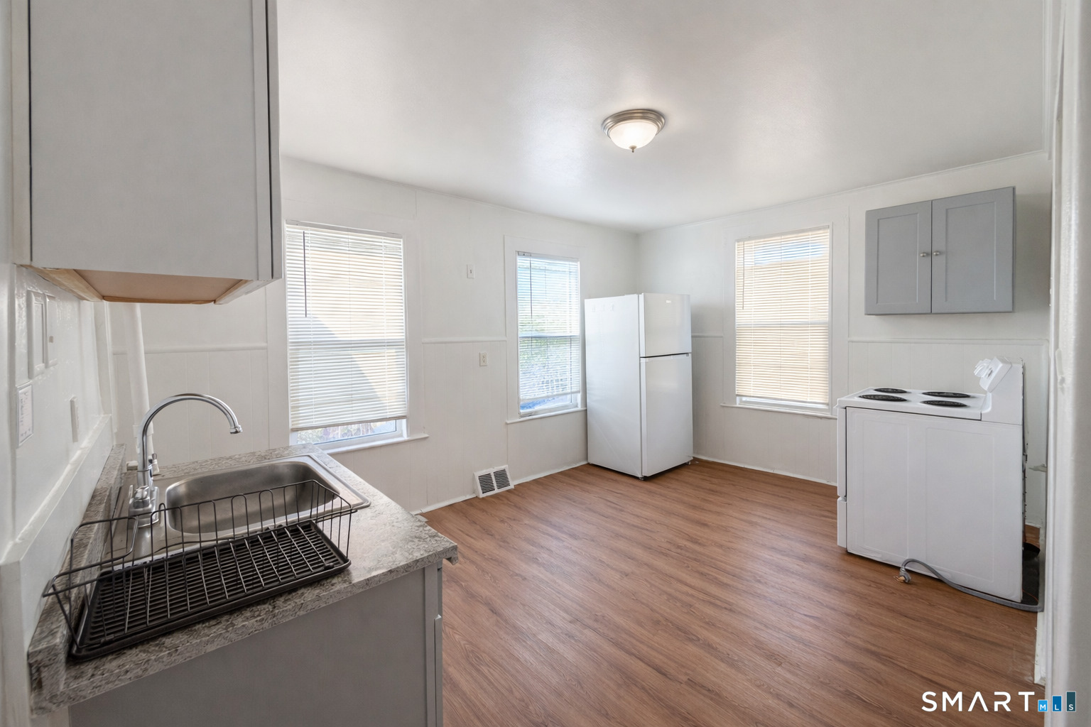 96 Franklin Street 2nd Floor