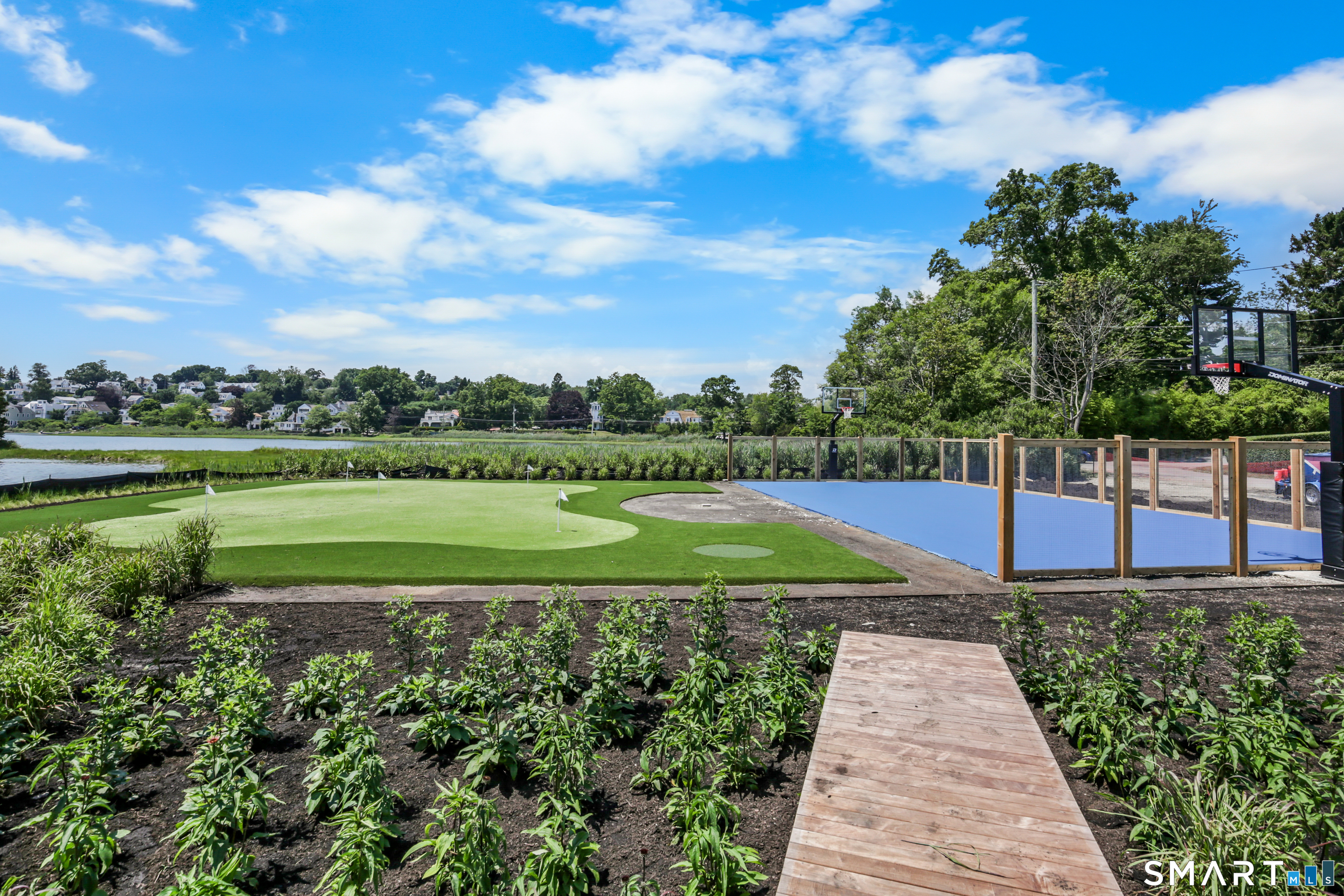 30 Edgewater Hillside