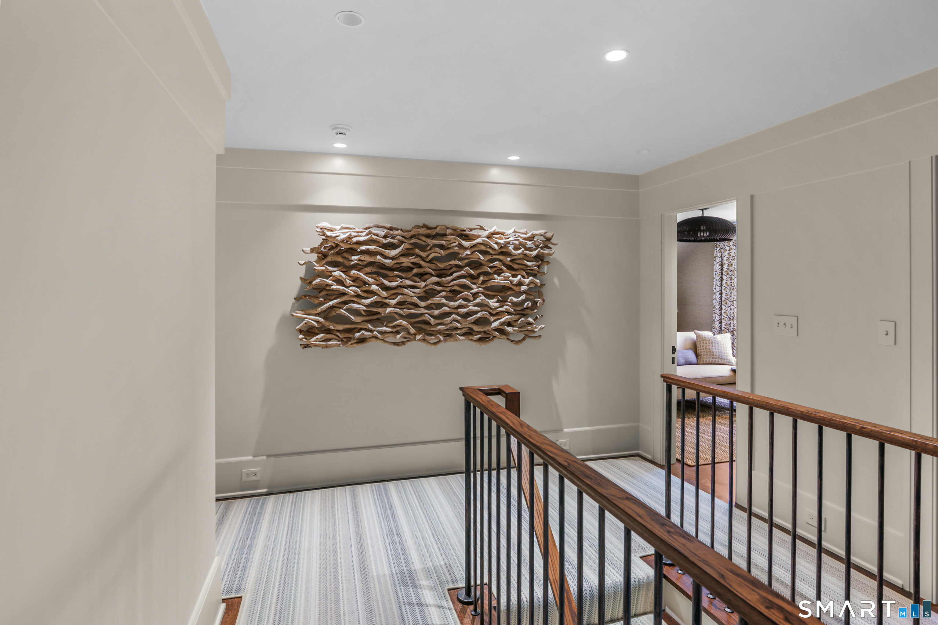 30 Edgewater Hillside