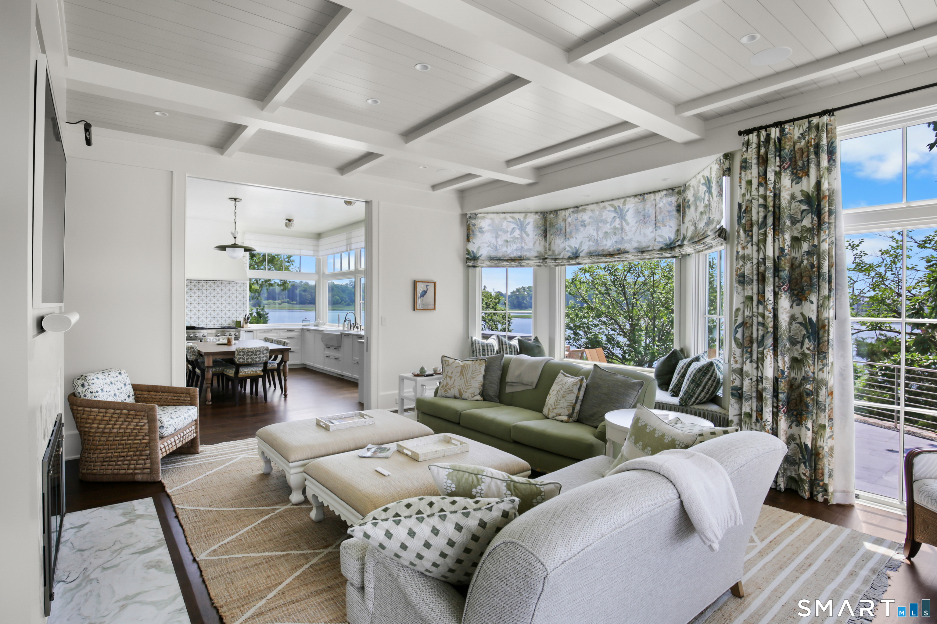 30 Edgewater Hillside