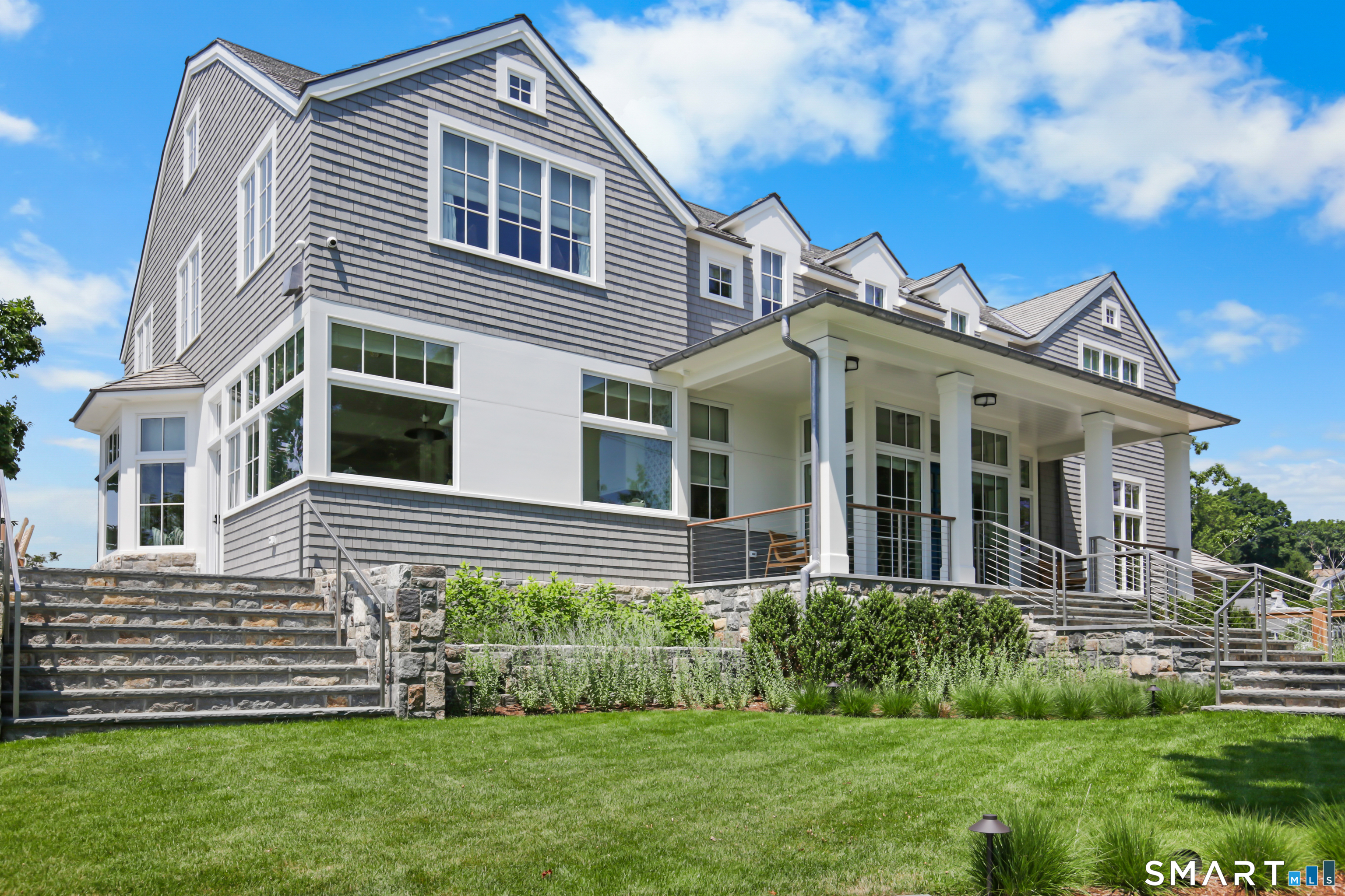 30 Edgewater Hillside