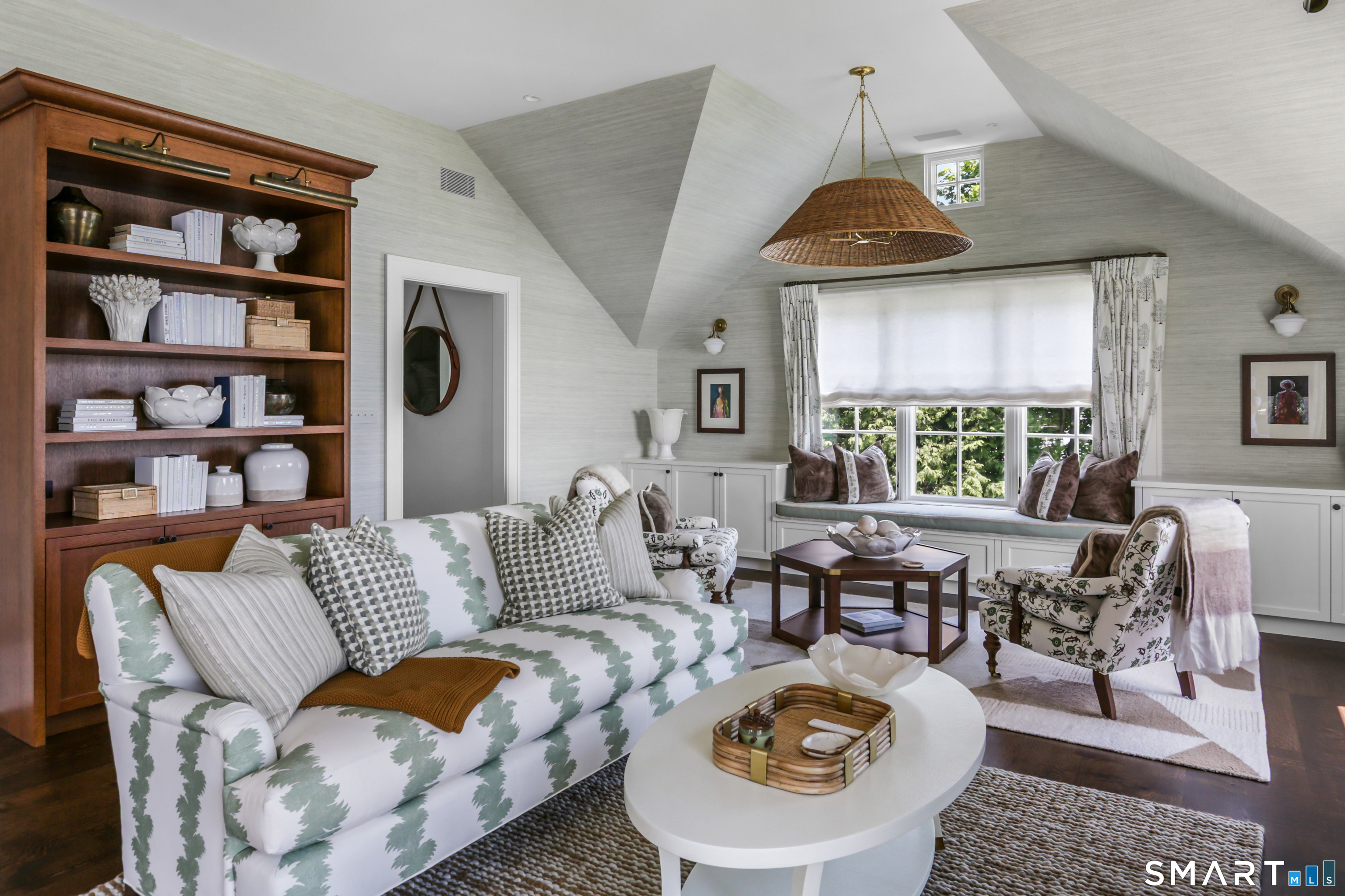 30 Edgewater Hillside