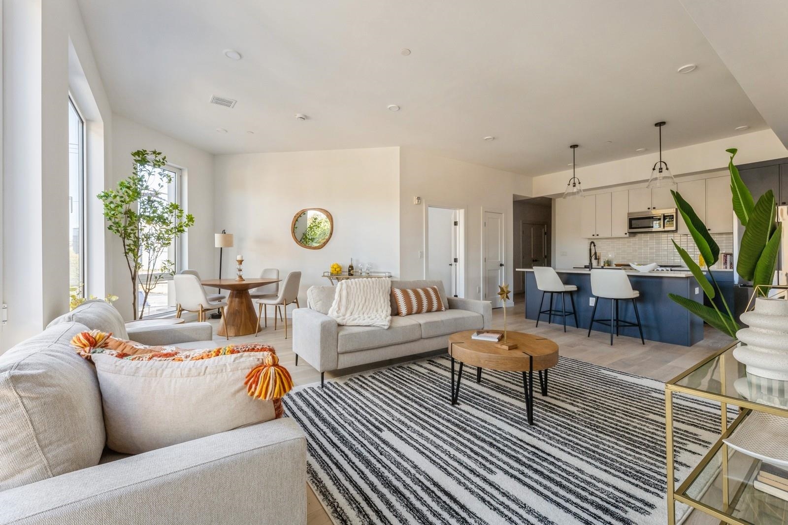 425 3RD ST Unit: 219