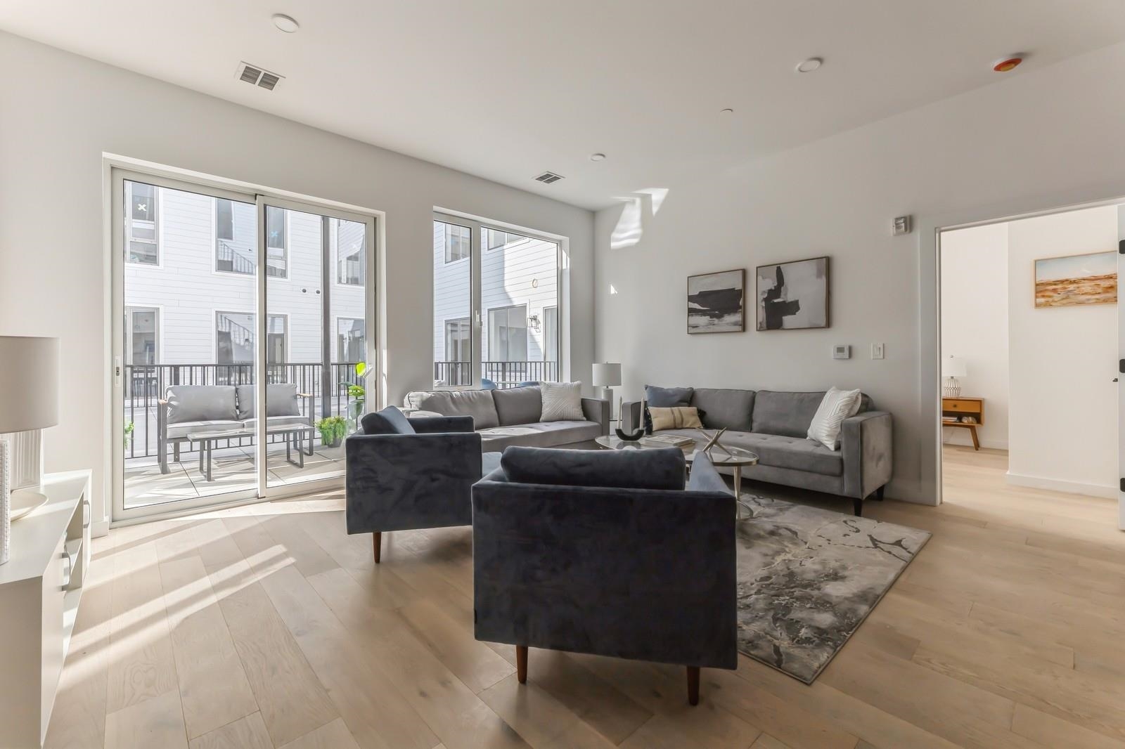425 3RD ST Unit: 219
