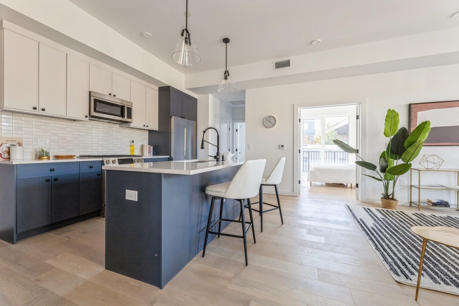 425 3RD ST Unit: 219