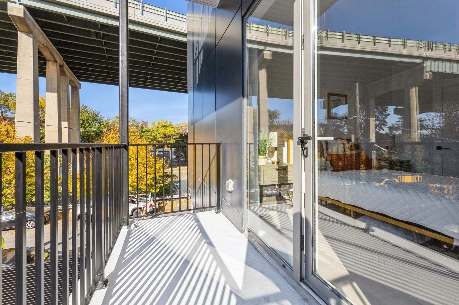 425 3RD ST Unit: 219
