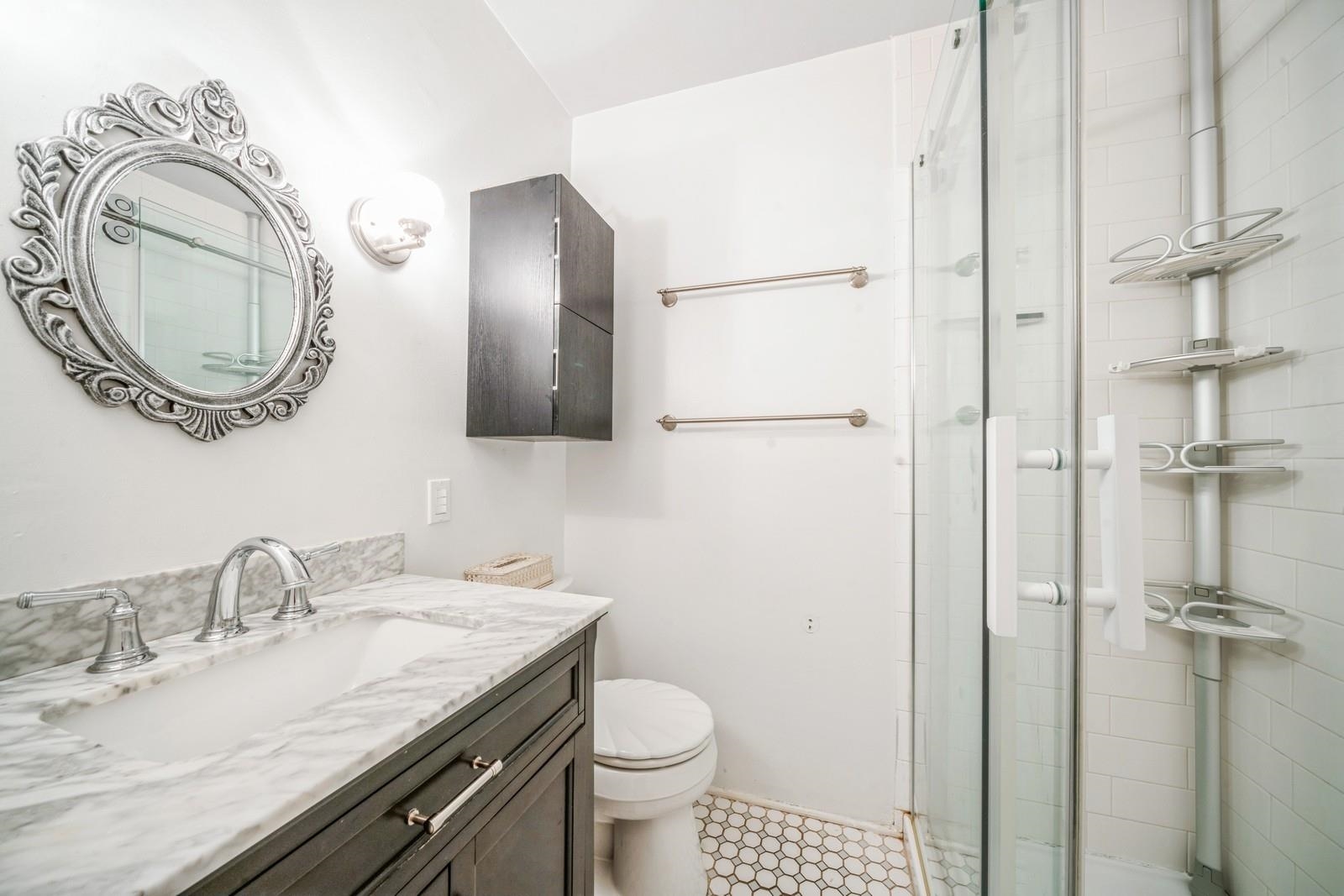 167 CHRISTOPHER COLUMBUS DR Unit: 1R