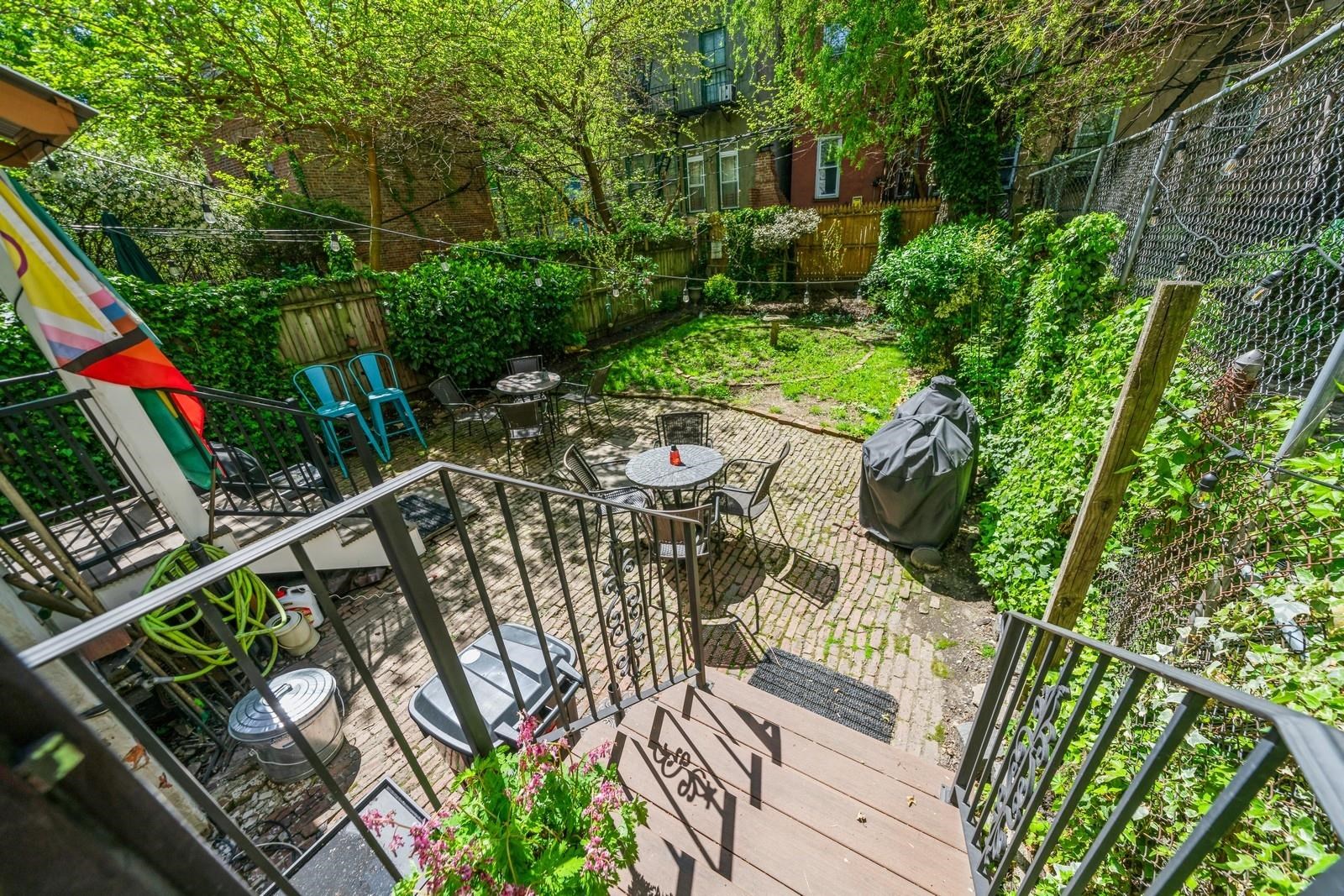 167 CHRISTOPHER COLUMBUS DR Unit: 1R