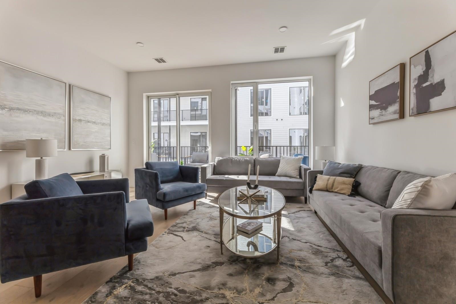 425 3RD ST Unit: 318