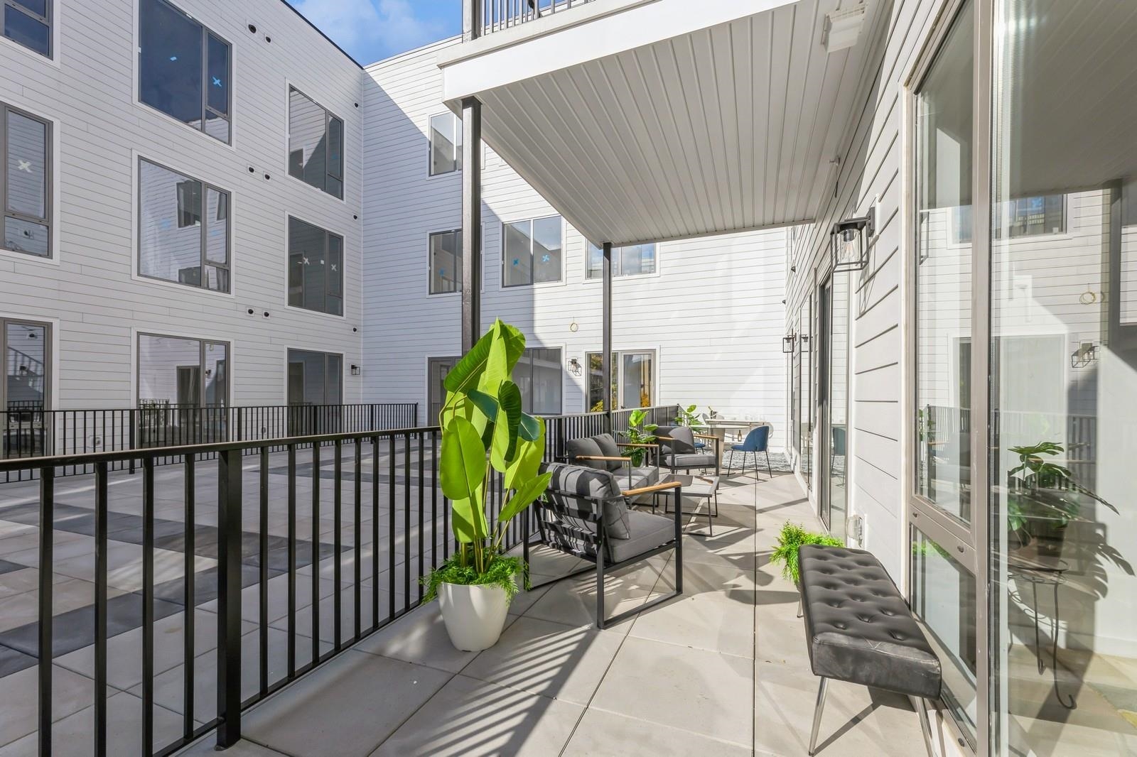 425 3RD ST Unit: 318