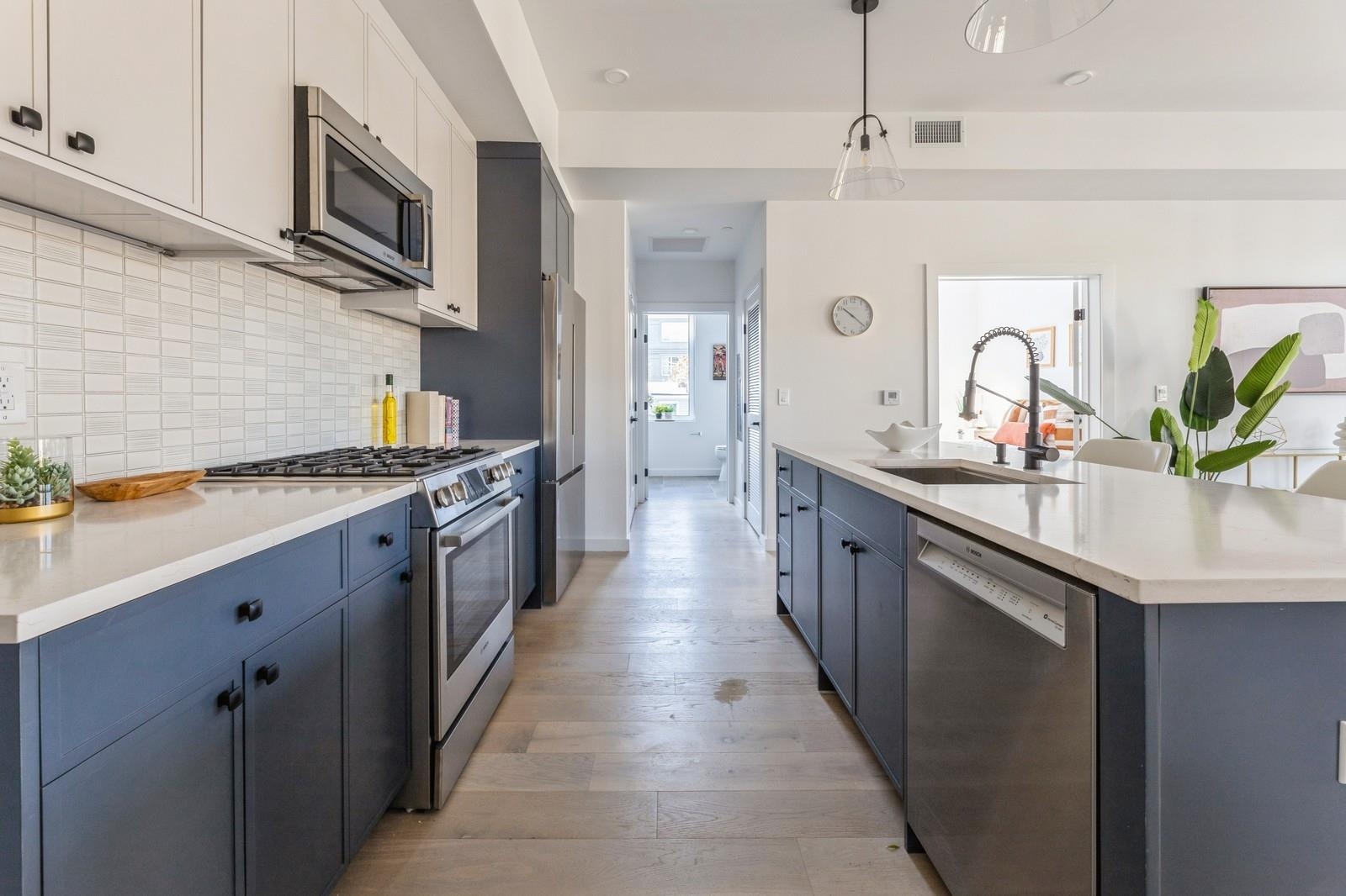 425 3RD ST Unit: 318