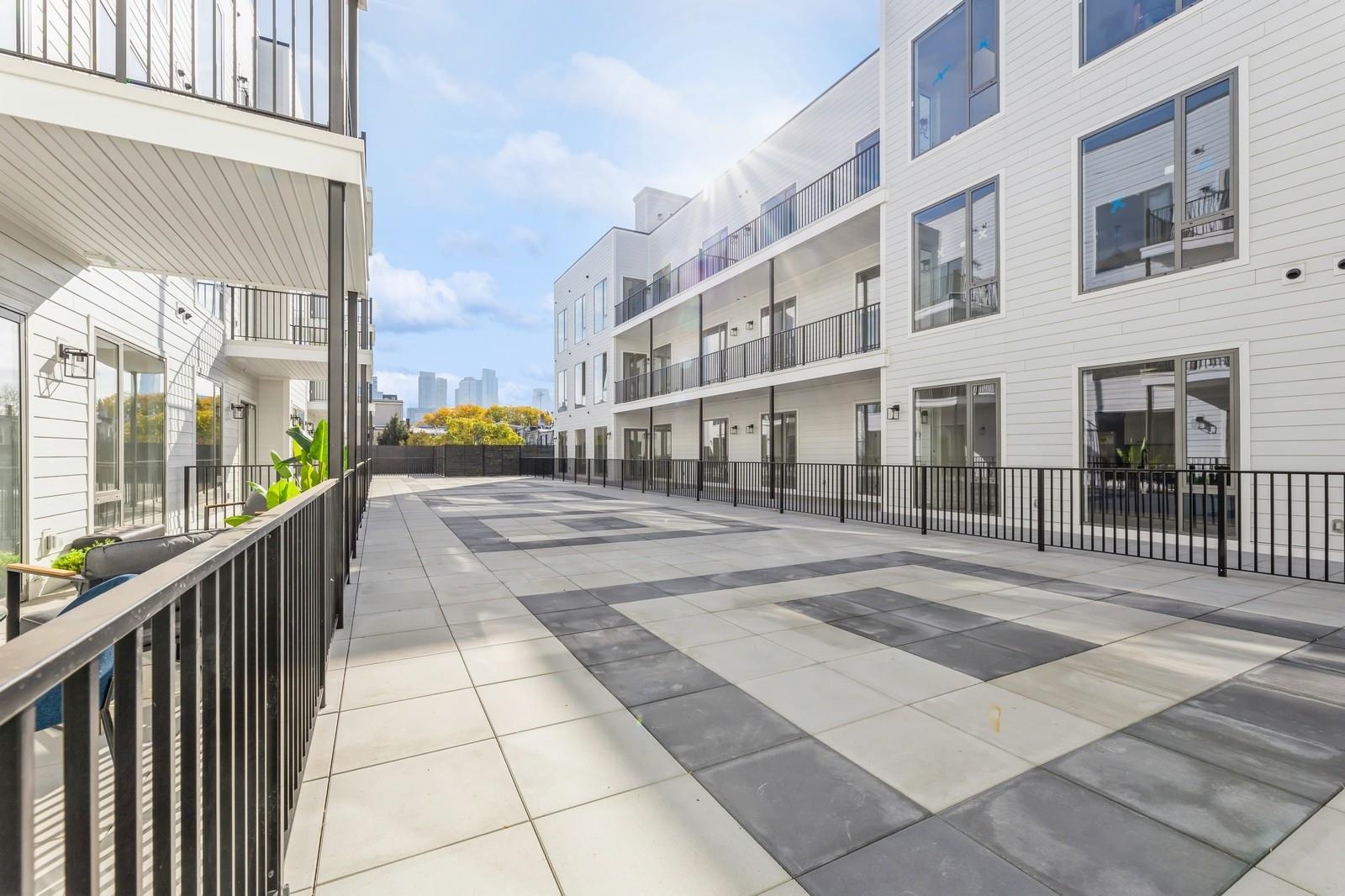 425 3RD ST Unit: 318
