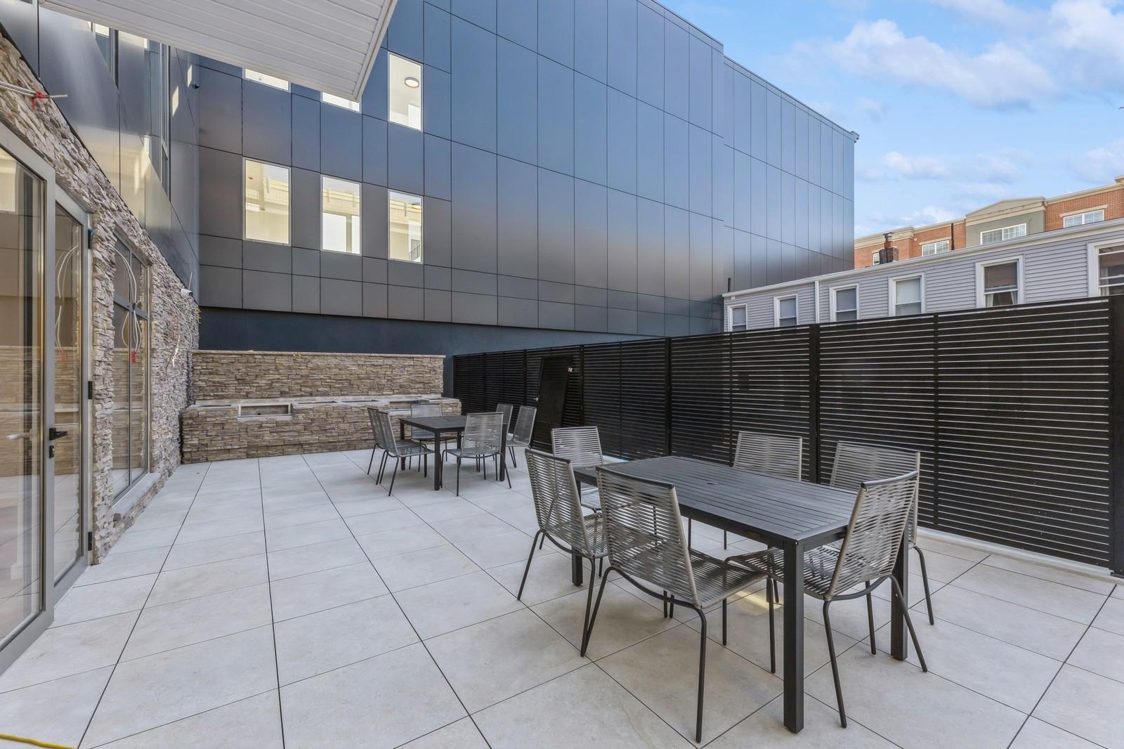 425 3RD ST Unit: 318