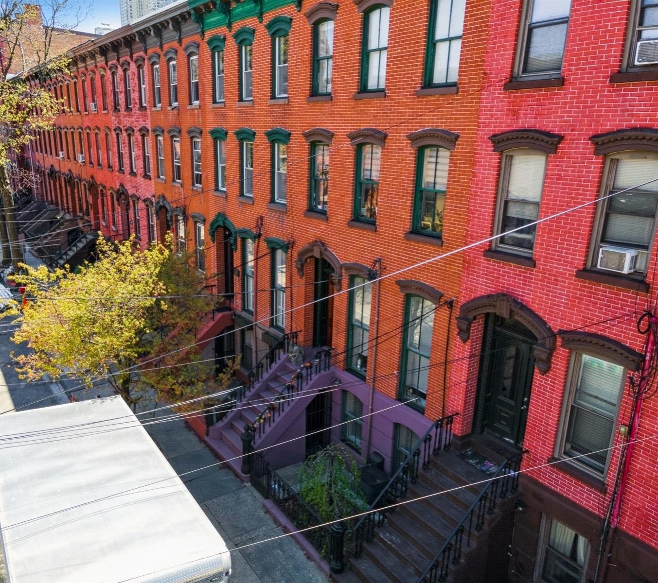 225 8TH ST