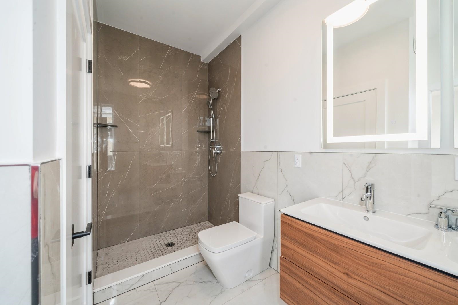 160 BRUNSWICK ST Unit: 303