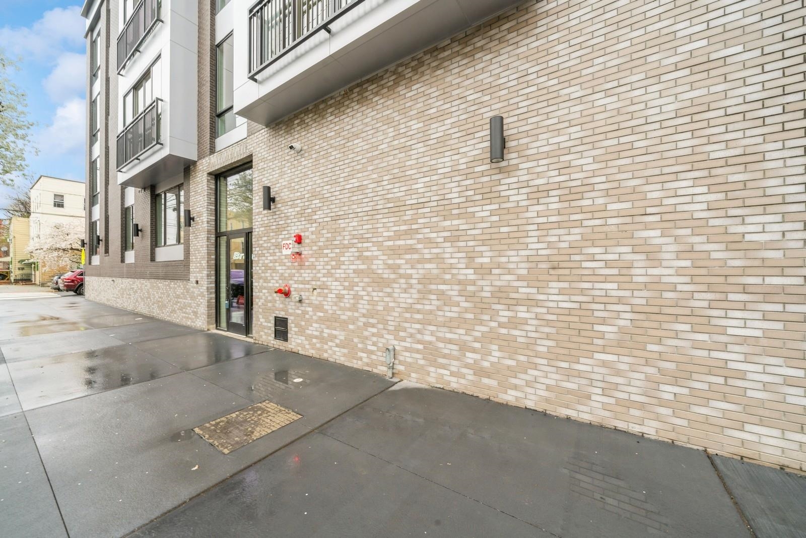 160 BRUNSWICK ST Unit: 303