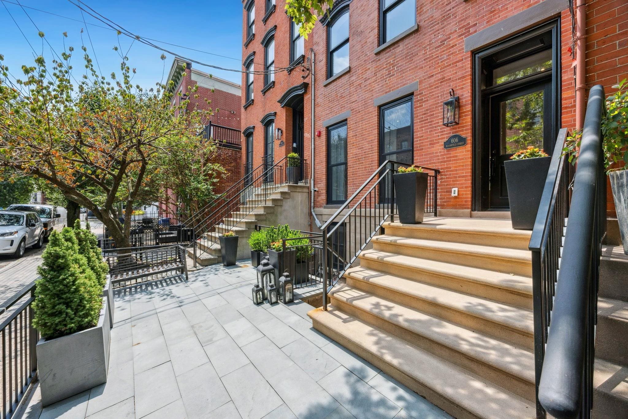 606 BLOOMFIELD AVE