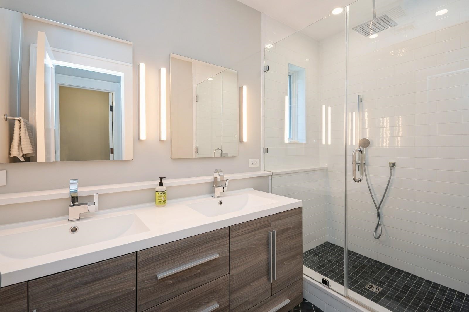 162 9TH ST Unit: 2
