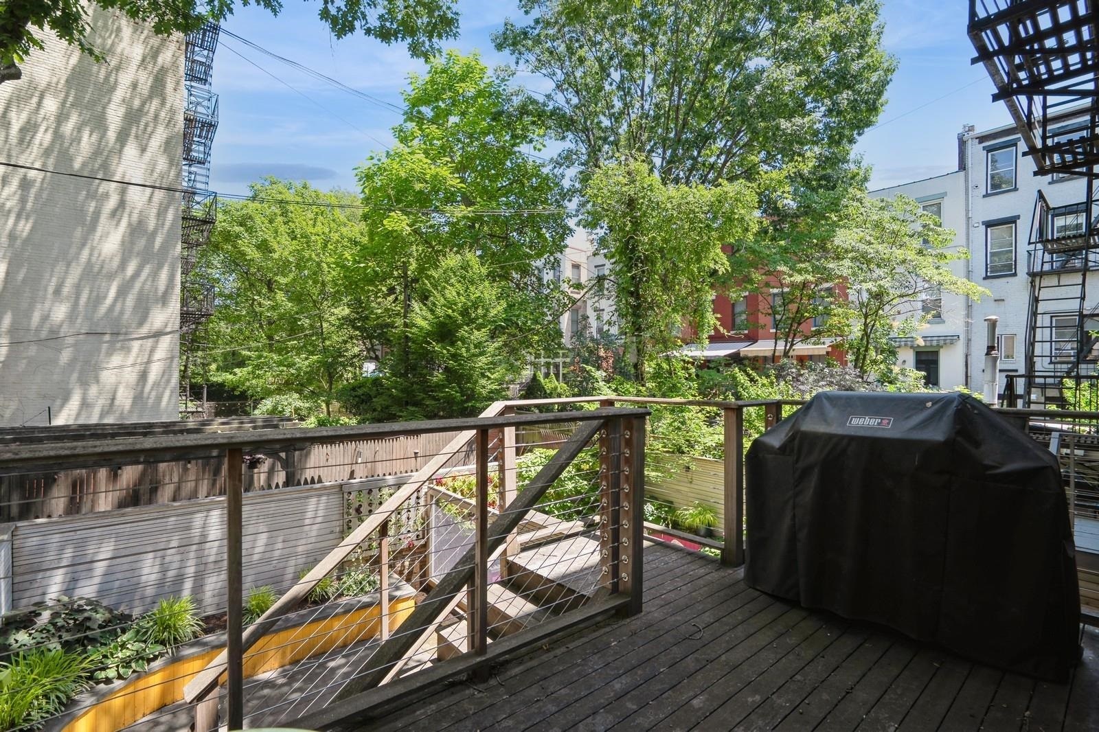 162 9TH ST Unit: 2