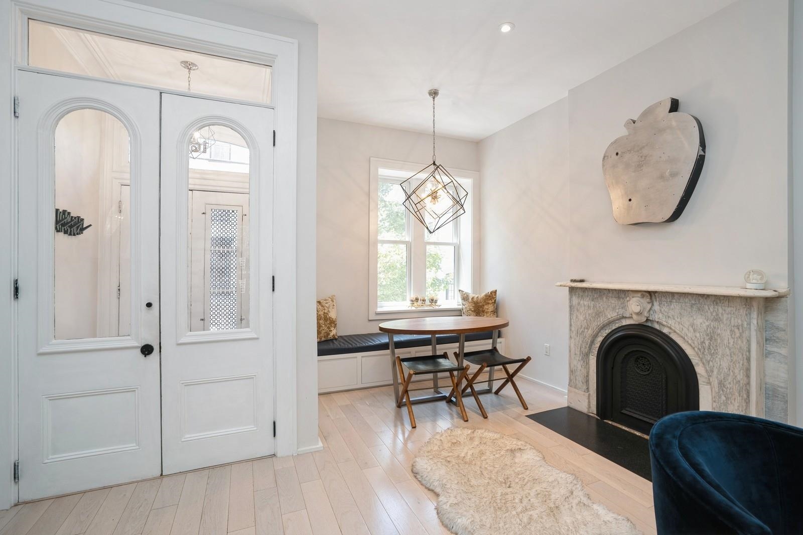162 9TH ST Unit: 2