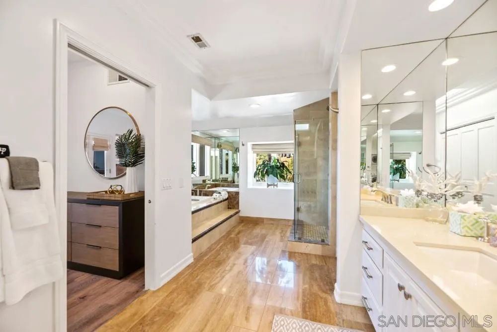 2771 Saint Laurent Pl