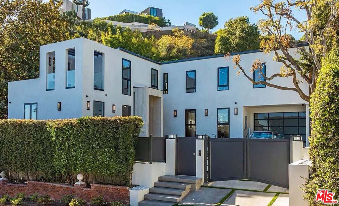 1271 Sunset Plaza Dr