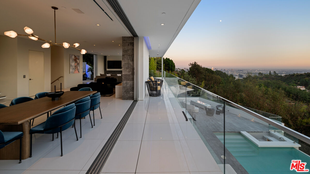 7080 W MULHOLLAND DR