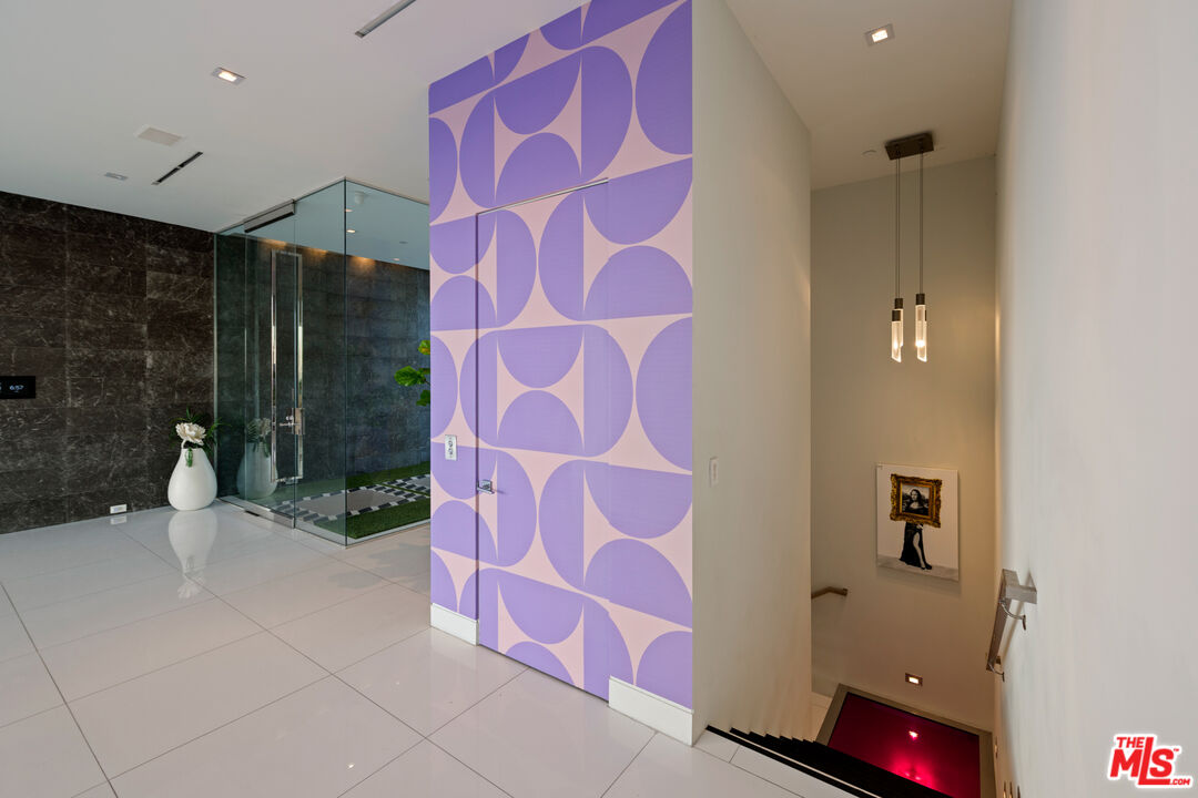 7080 W MULHOLLAND DR