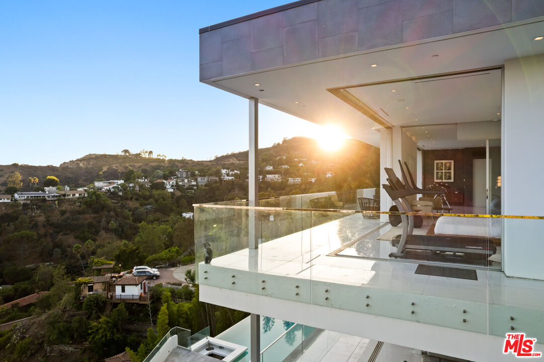 7080 W MULHOLLAND DR