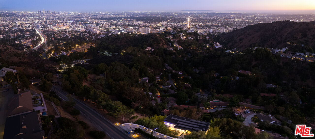 7080 W MULHOLLAND DR