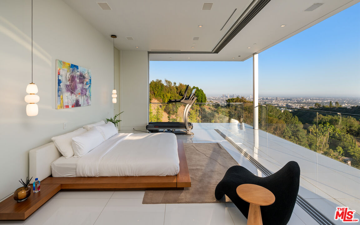 7080 W MULHOLLAND DR