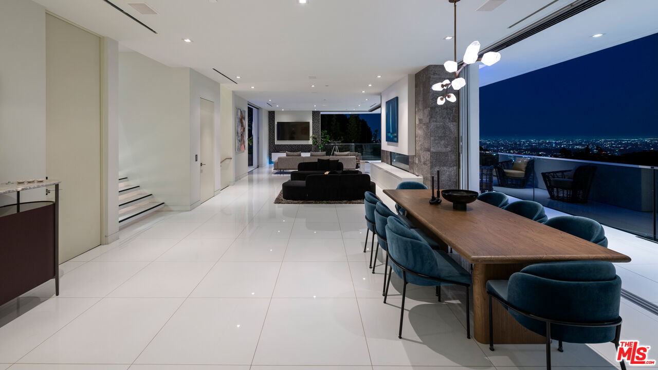 7080 W MULHOLLAND DR