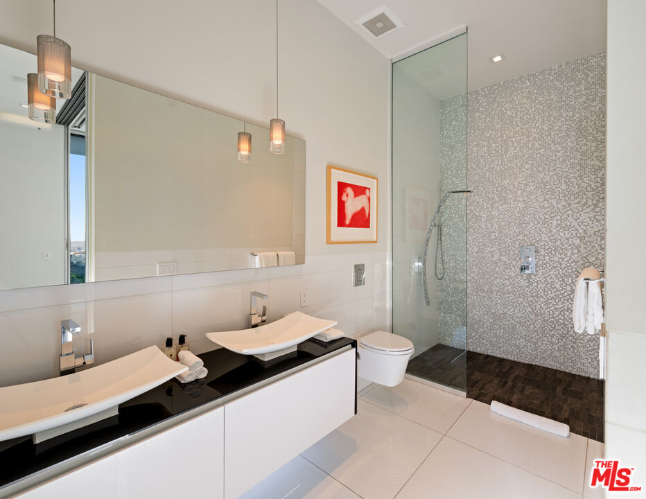 7080 W MULHOLLAND DR