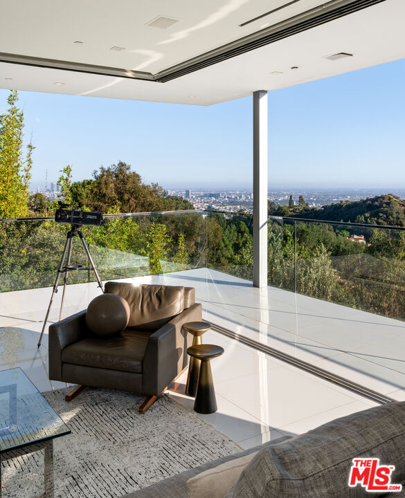 7080 W MULHOLLAND DR