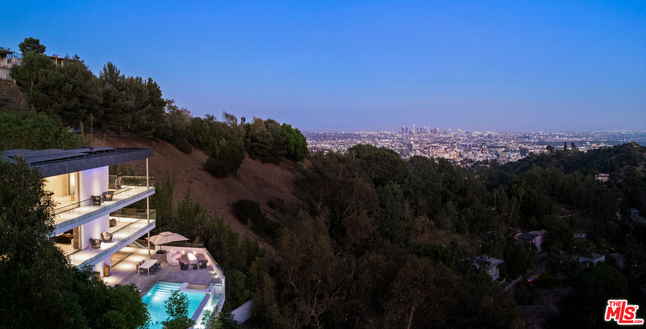 7080 W MULHOLLAND DR