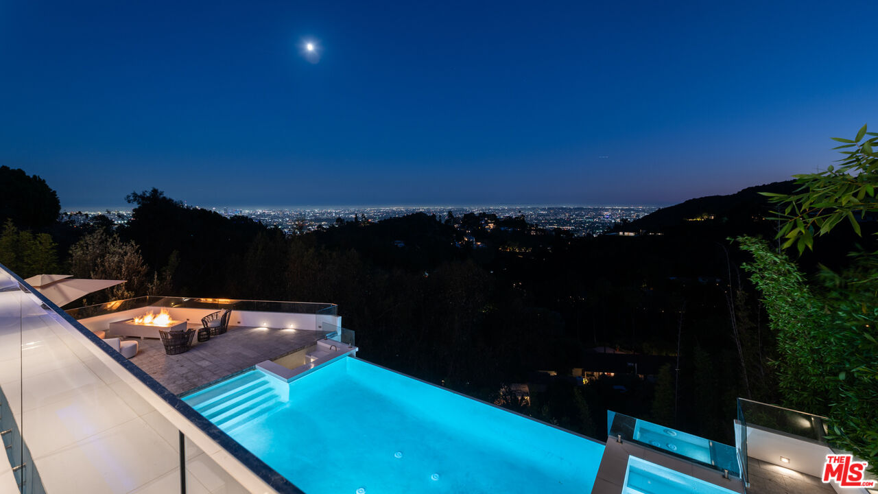 7080 W MULHOLLAND DR