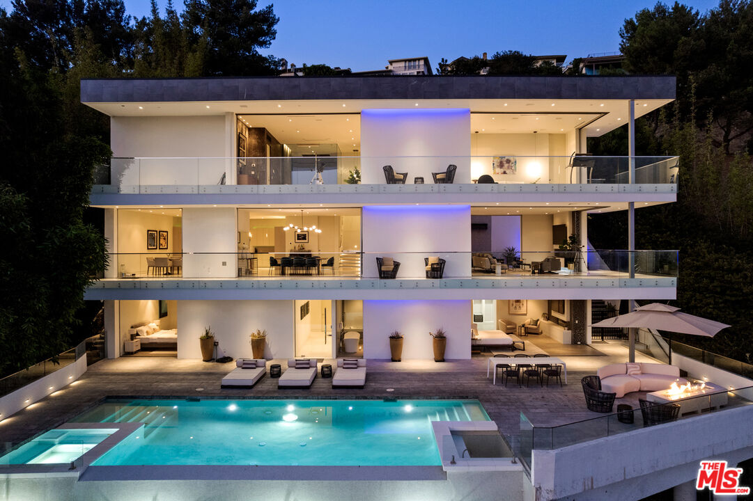 7080 W MULHOLLAND DR