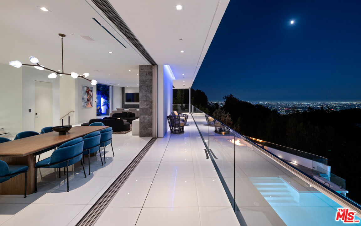 7080 W MULHOLLAND DR