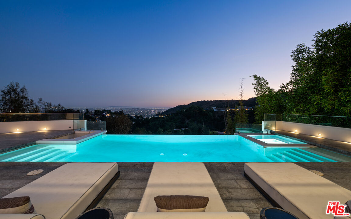 7080 W MULHOLLAND DR