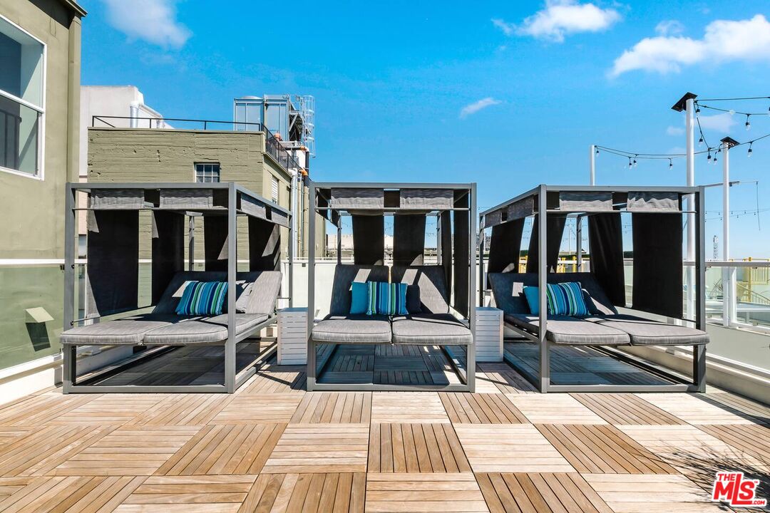 939 S Broadway Unit: 404