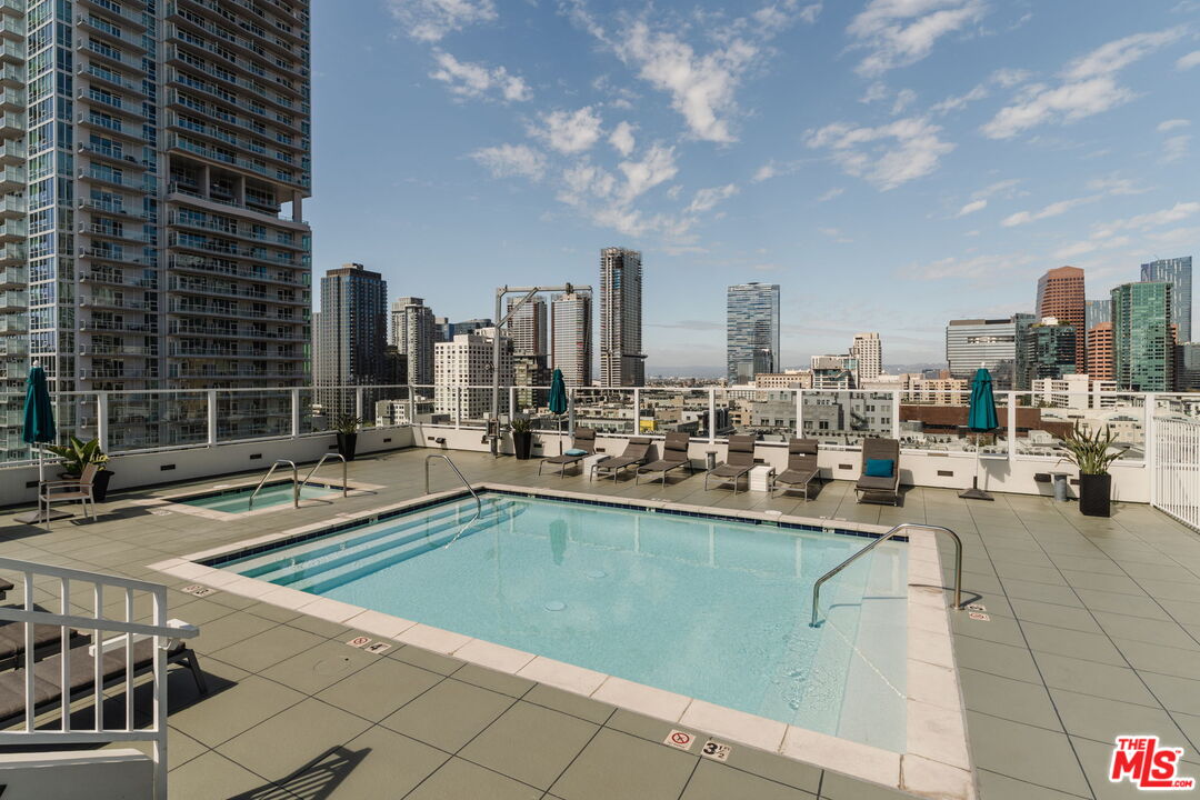 939 S Broadway Unit: 404