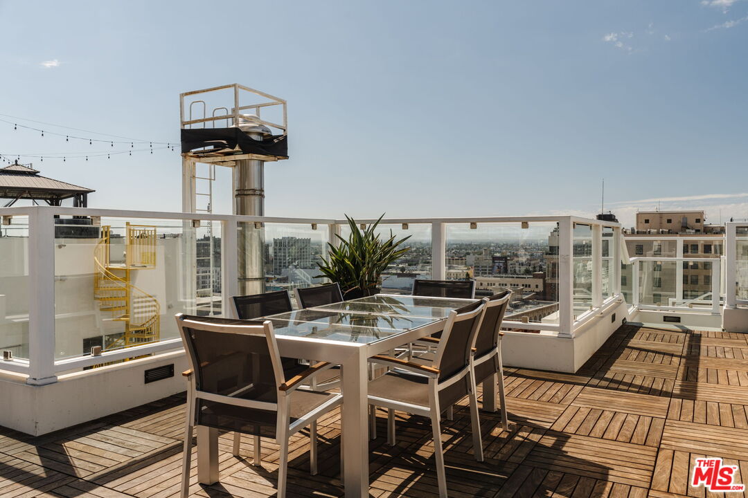 939 S Broadway Unit: 404